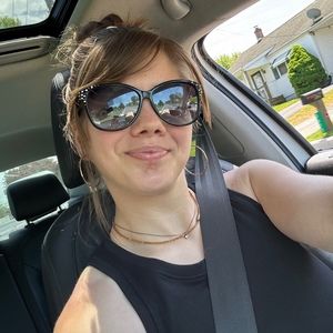 Meet your Posher, Kayla